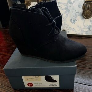 Universal Thread Black Lace-Up Wedge Boots